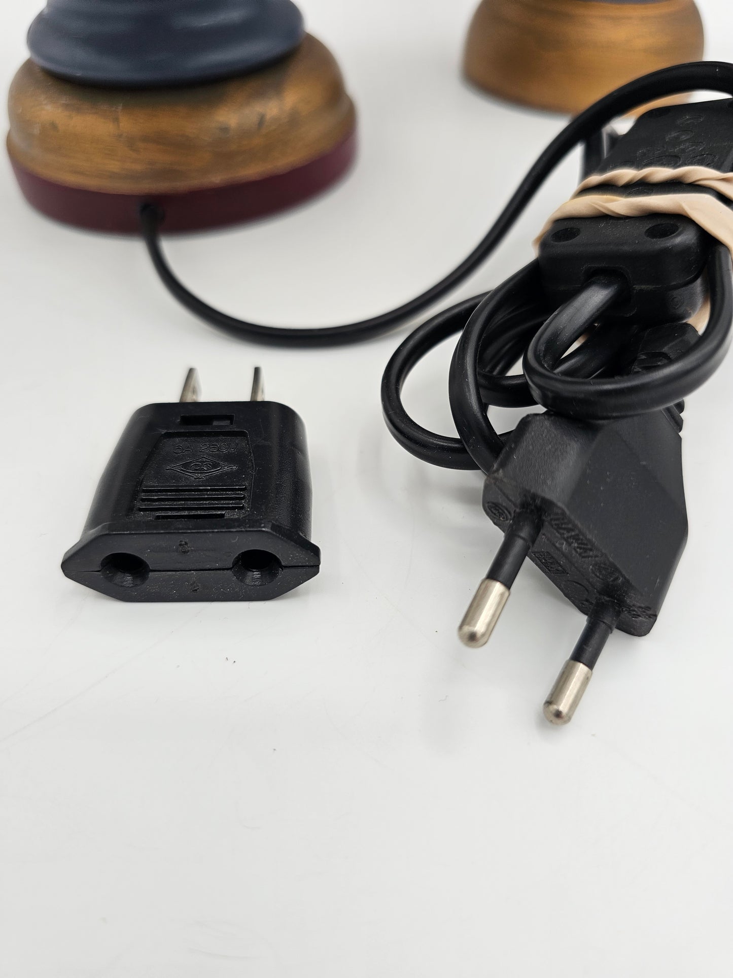 Hand-Painted Bavarian Folk-Art Lamp – “Echt Handarbeit” by Richard Wiesel