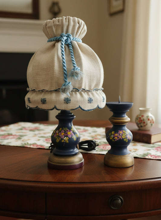 Hand-Painted Bavarian Folk-Art Lamp – “Echt Handarbeit” by Richard Wiesel